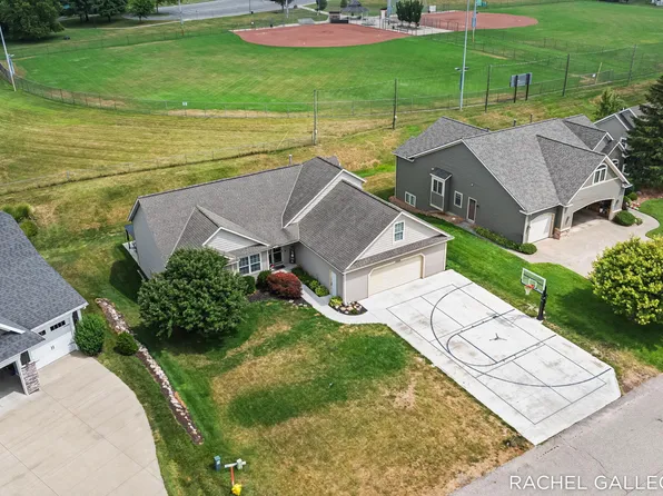 10699 Antelope Dr, Zeeland, MI 49464