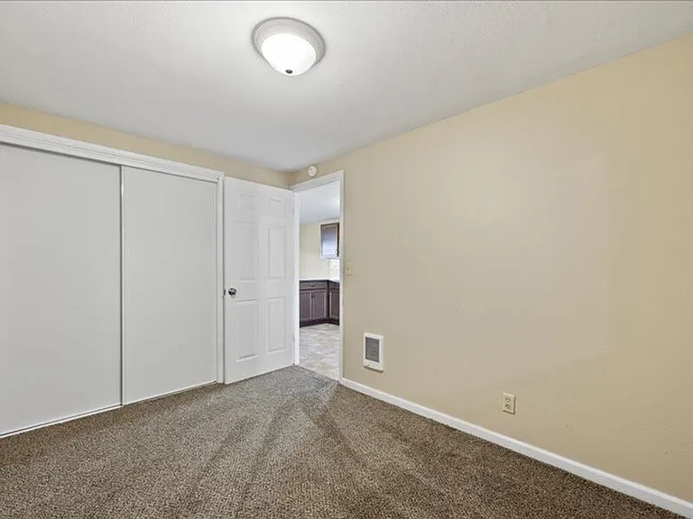800 N Irving St #3 — Photo 5