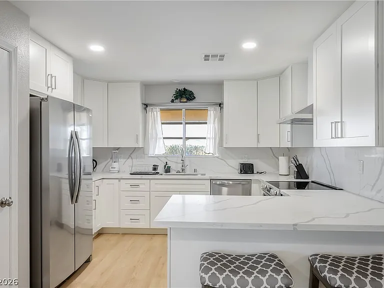 6990 W Richmar Ave — Photo 5