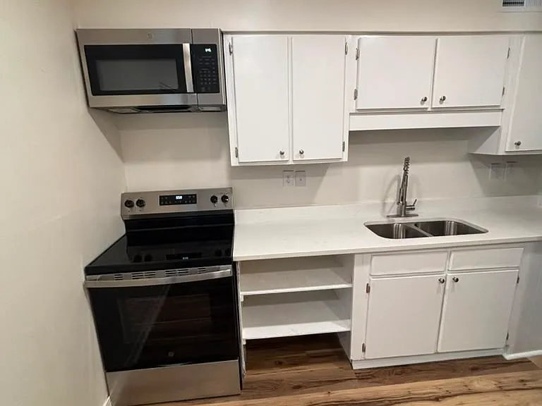 1353 Dauphin St #22 — Photo 11