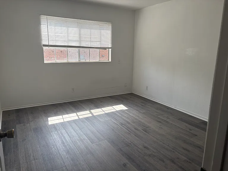 615 E Colorado Blvd #B — Photo 27