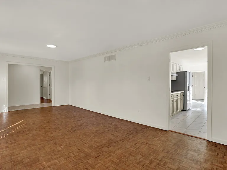 7126 Kings Castle Cv — Photo 4