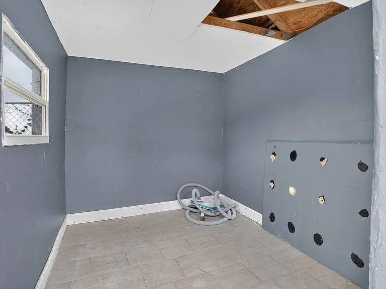 121 Aurelia Ct — Photo 52