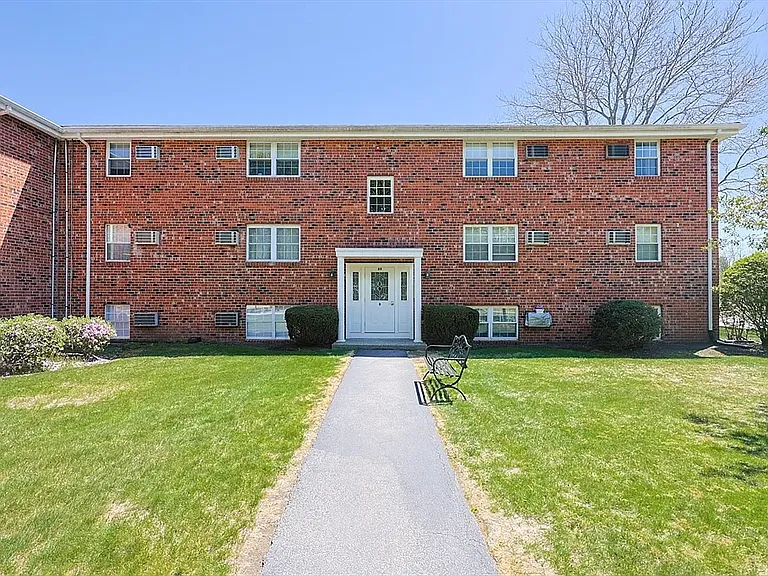 89 Pleasant St #D11 — Photo 1