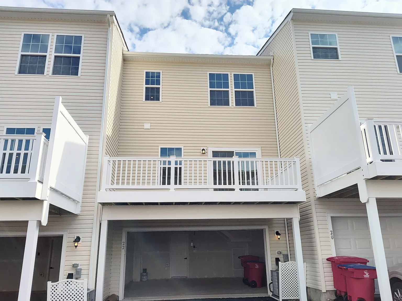 3 bed, 2.5 bath, 1740 sqft, $3,000 — Photo 2