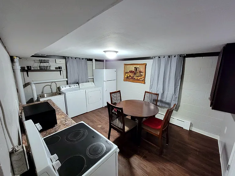 1050 6th Ave #1 — Photo 3