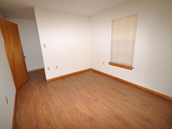 4th image of 5748 Bennie Ln