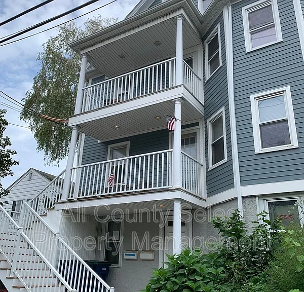 195 Jefferson Ave #1 — Photo 1