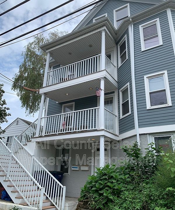1st image of 195 Jefferson Ave #1