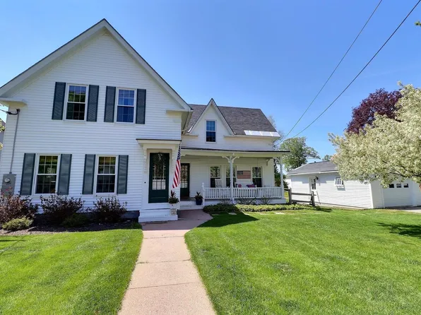 18 Maple Street, Sunapee, NH 03782