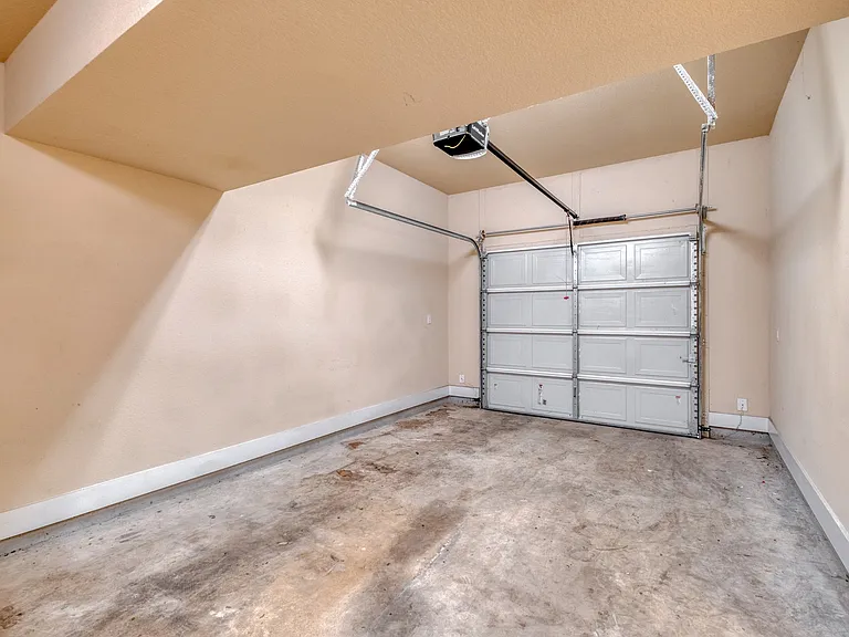 1912 Haskell St #2 — Photo 19