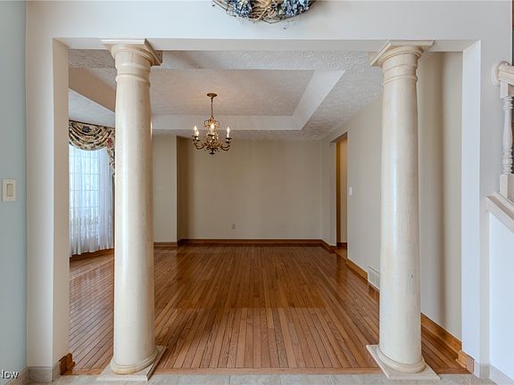 5th image of 2820 Loreto Dr