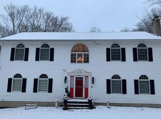 1098 Deer Run E, Bushkill, PA 18324