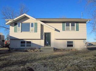 306 E 8th St, Prairie City, IA 50228
