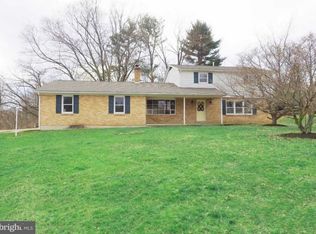 6560 Fernwood Dr, Coopersburg, PA 18036