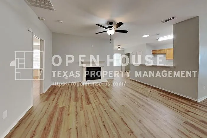 3 bed, 2.0 bath, 1555 sqft, $1,950 — Photo 4