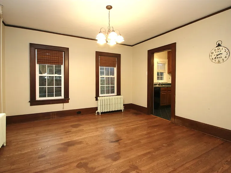 1044 N Main St — Photo 6