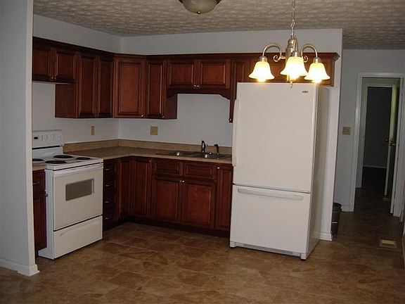 5th image of 732 Martha Dr