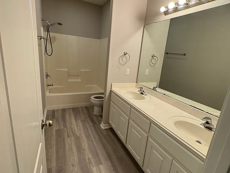 3200 Pinnacle Cv #B — Photo 20