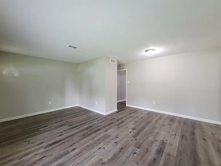 5606 Willow Glen Dr — Photo 7