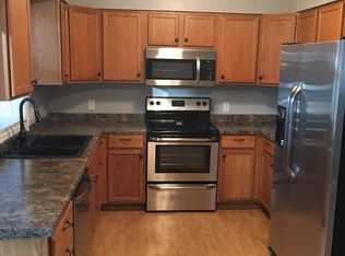 1260 Rainbow Blvd, Hiawatha, IA 52233