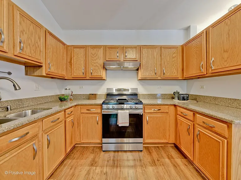 121 Commons Ct — Photo 14