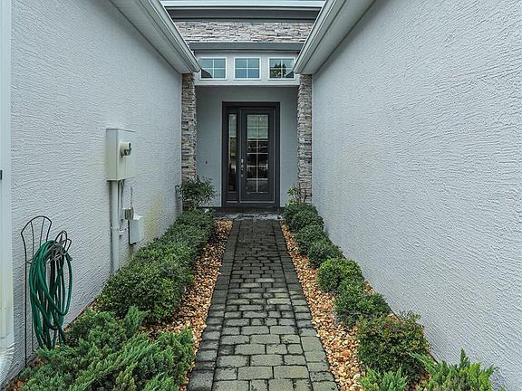 3rd image of 875 Pinewood Dr
