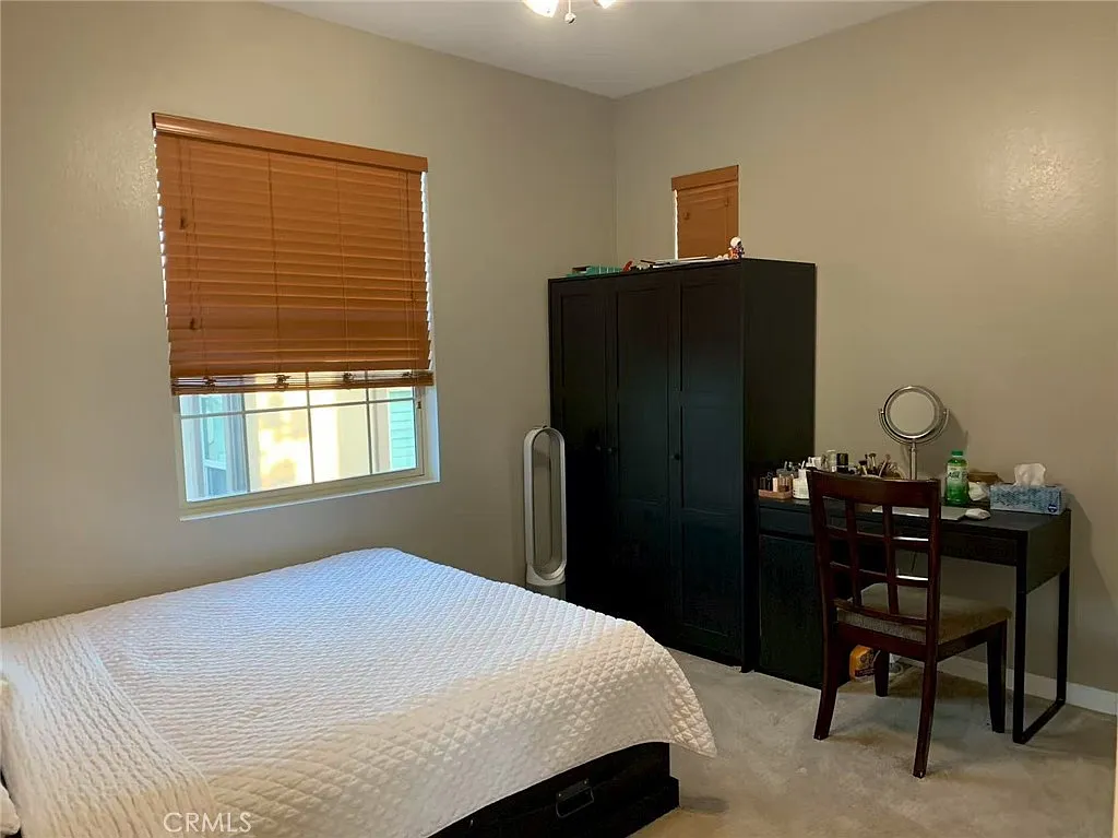 5 bed, 2413 sqft, $7,600 — Photo 3