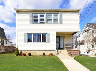 210 Spring St, Lawrence, NY 11559