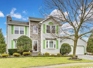 17 Shadow Ridge Ct, Howell, NJ 07731