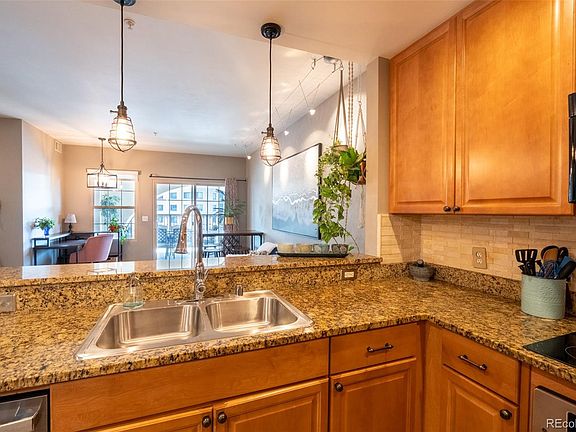 5th image of 925 N Lincoln Street #6J-S