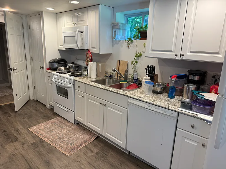 10 Birch Ct #1 — Photo 4