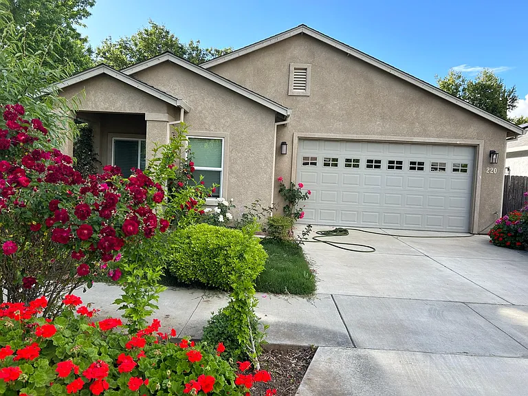 220 Danielson Ln — Photo 6