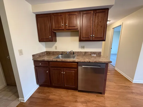 8821 New Country Dr APT 3, Cicero, NY 13039