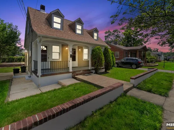 28 Willow St, Elmwood Park, NJ 07407