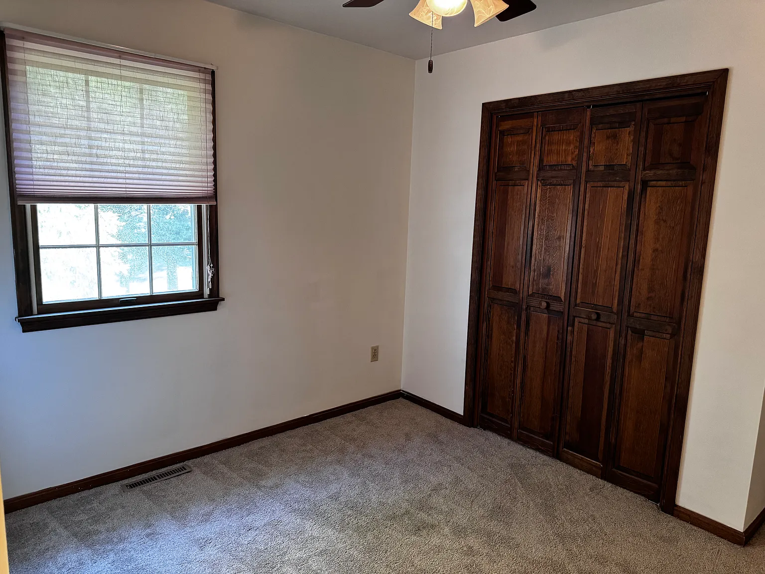 3 bed, 2298 sqft, $1,500 — Photo 3