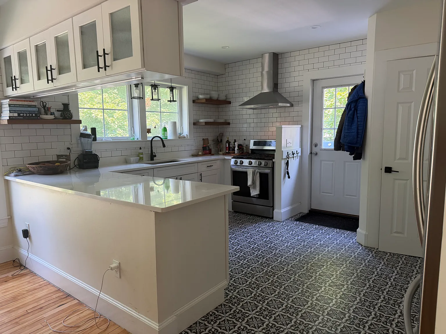 3 bed, 3.5 bath, 1600 sqft, $3,500 — Photo 3