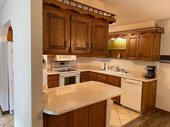 3rd image of 140 Wilshire Dr Unit 40