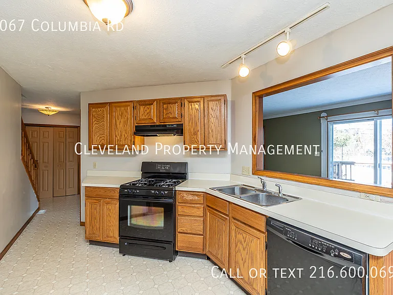 2067 Columbia Rd — Photo 13