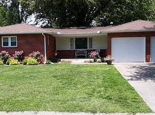 11 Fairfax Dr, Harrisburg, IL 62946