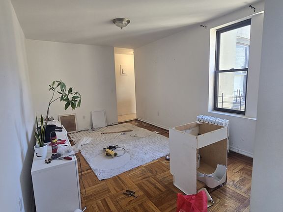 5th image of 3069 34th St APT 4E