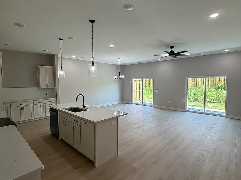 5254 Reagan Dr — Photo 3