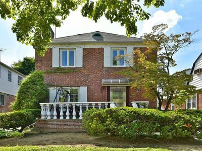 73-24 196th St, Fresh Meadows, NY, 11366