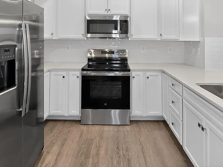 2542A Verona Pl — Photo 9