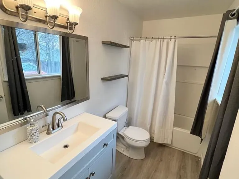 1022 Linden St #2 — Photo 6