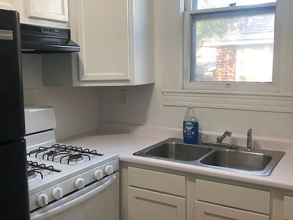 3rd image of 114 E 10th St #1