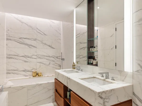 30 Riverside Boulevard image 4 of 15