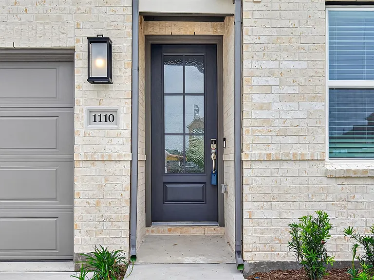 1110 Sky Rocket Ln — Photo 2