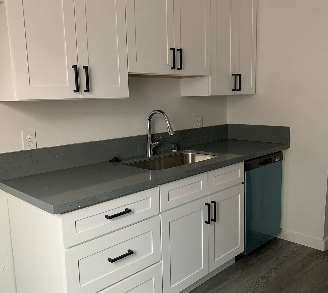 Monte Vista Manor Apartment — Photo 2
