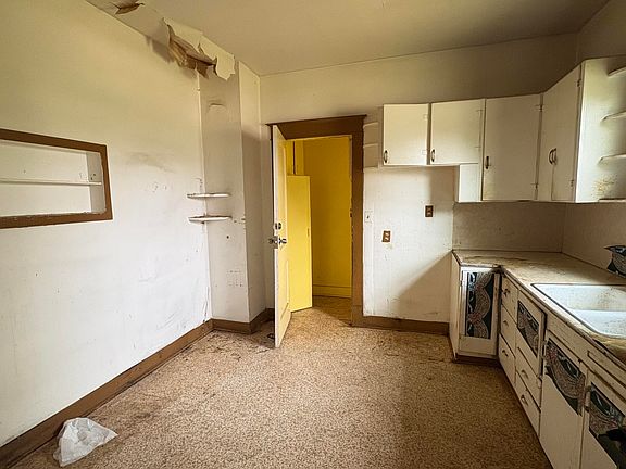 4th image of 212 Floyd St